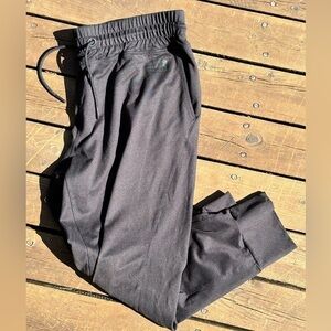 The North Face Joggers. Women's Size Medium. Black. With Pockets. Flash Dry.
